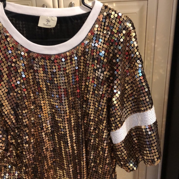 Hot & Delicious Sequined Top - Picture 4 of 10